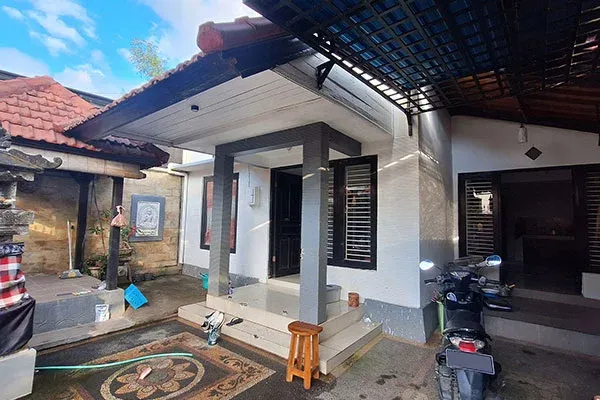 Dijual Cepat Rumah Dekat Jalan Utama Provinsi di Pemaron - 8