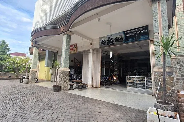 Dijual Rumah 3 Lantai Bonus Ruko Eks Dealer Motor Surapati - 6