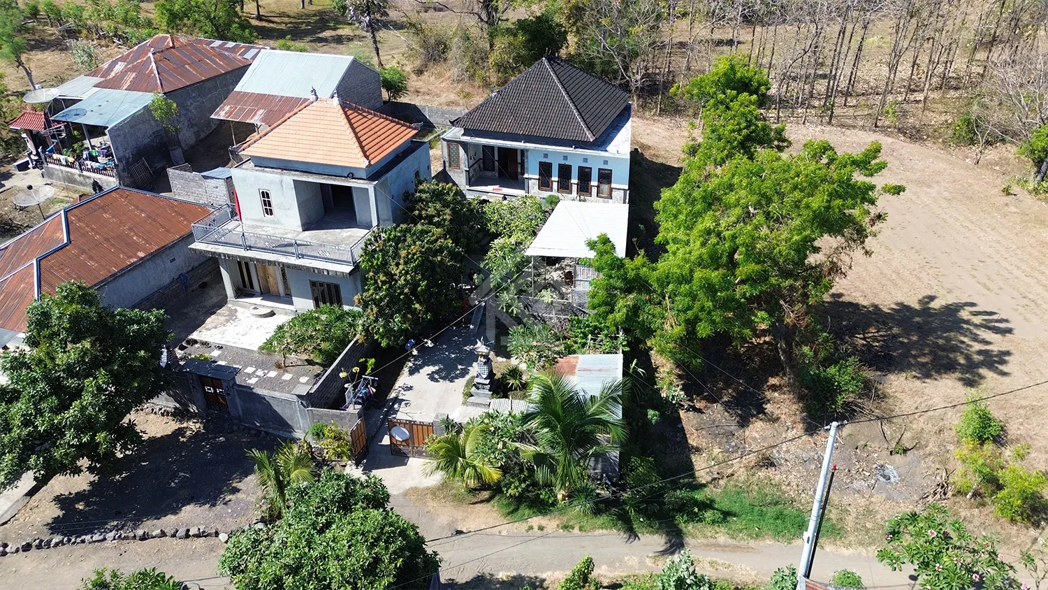 Dijual Rumah Dengan tanah Luas di Kubutambahan