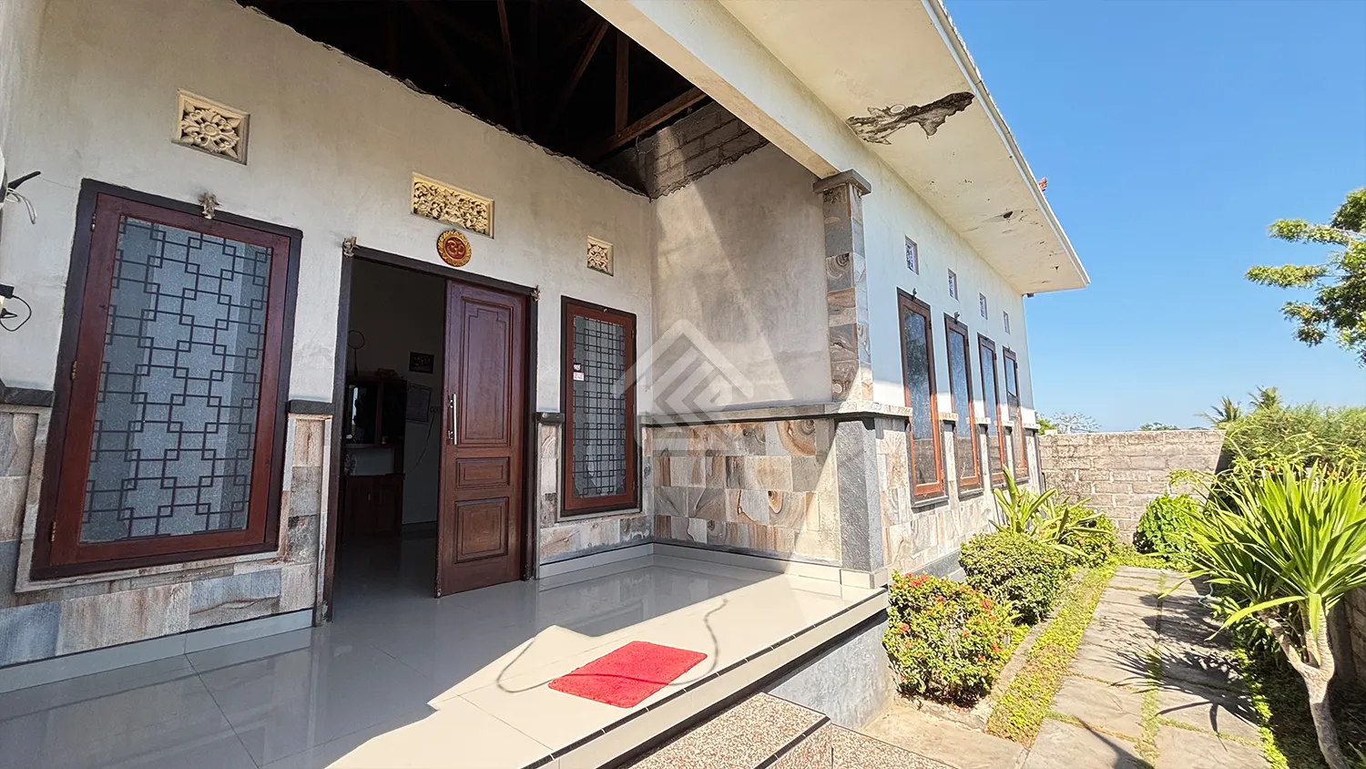 Dijual Rumah Dengan tanah Luas di Kubutambahan - 3