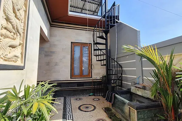 Dijual Rumah Satu Setengah Lantai Baru di Banyuning - 2