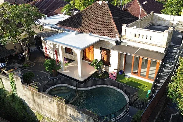 Dijual Rumah Semi Villa Dengan Kolam Renang di Panji Anom - 2