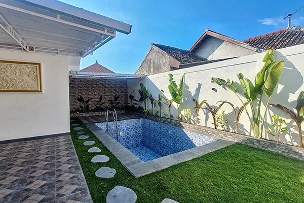 Dijual Villa Baru Dengan Kolam Renang di Komplek Perumahan Panji