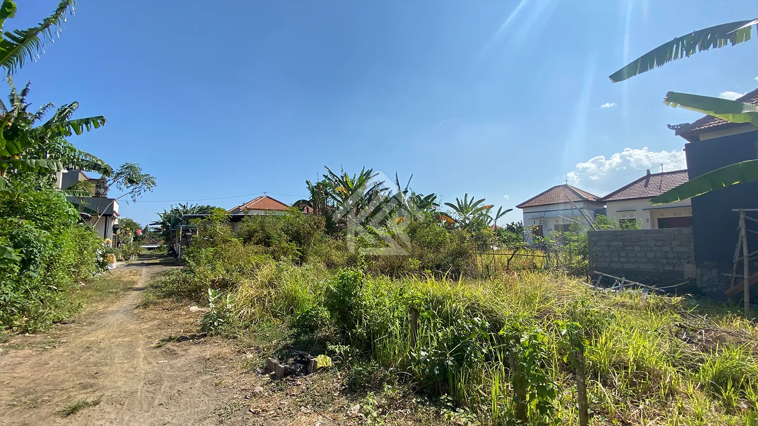 [indent] Rumah Baru Tanah Luas Dekat Kampus Banyuning - 2