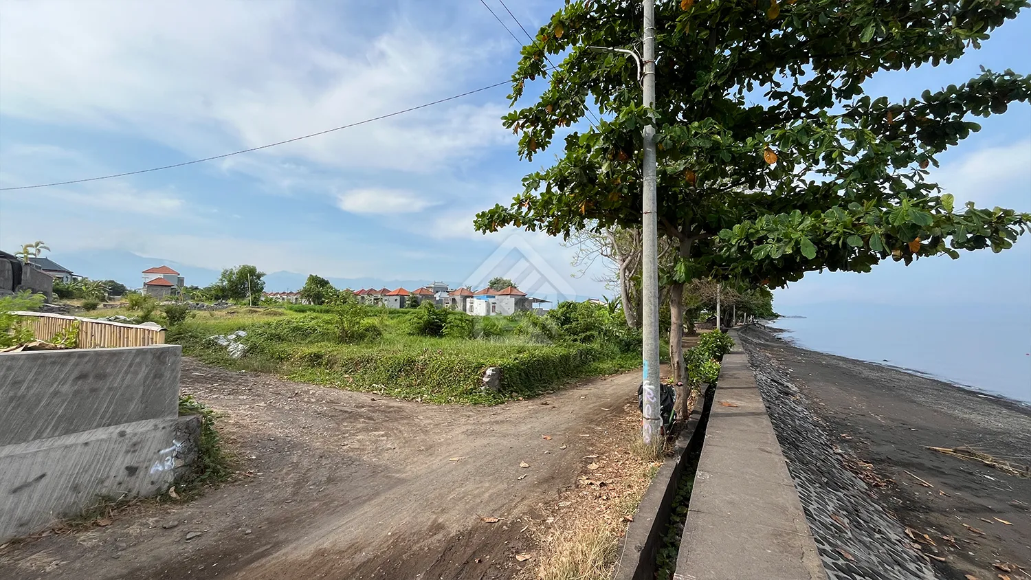 [indent] Rumah Premium Dekat Pantai Penarukan - 4