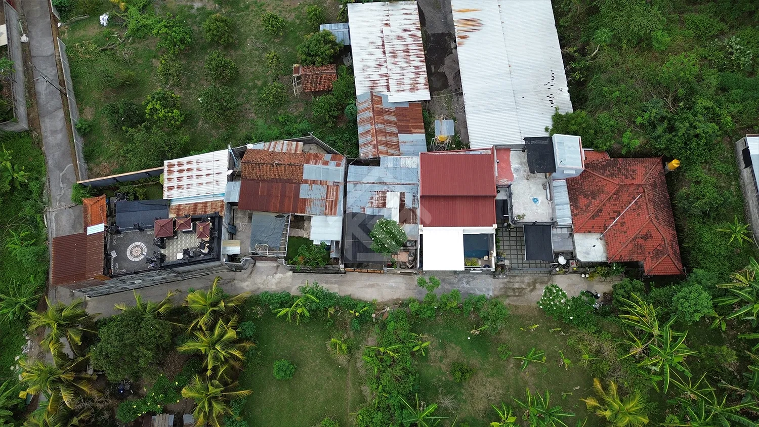 Rumah Dengan Kolam Renang di Kawasan Panji Anom - 10
