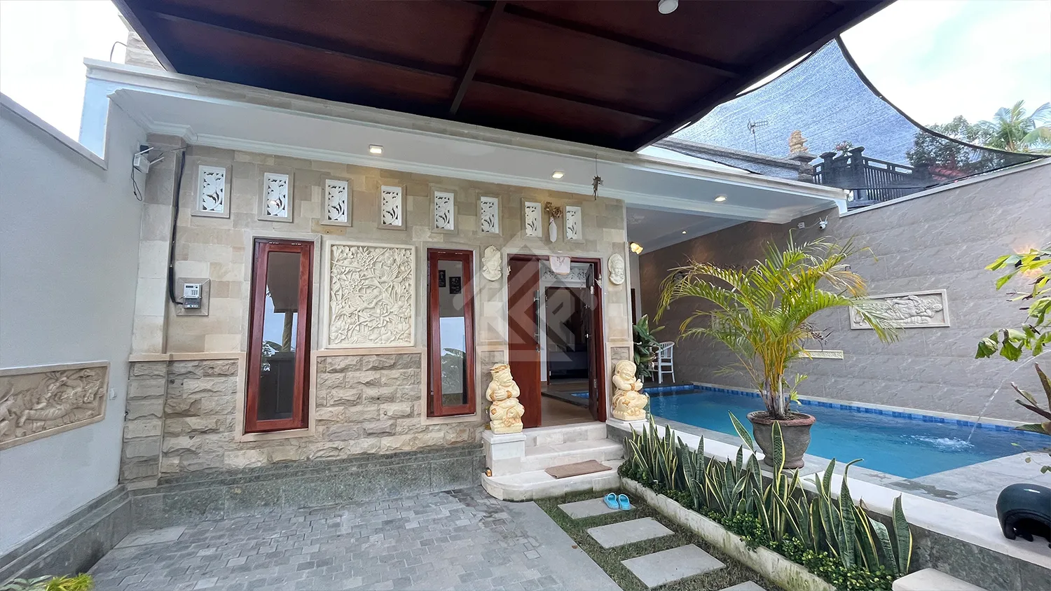 Rumah Dengan Kolam Renang di Kawasan Panji Anom - 2