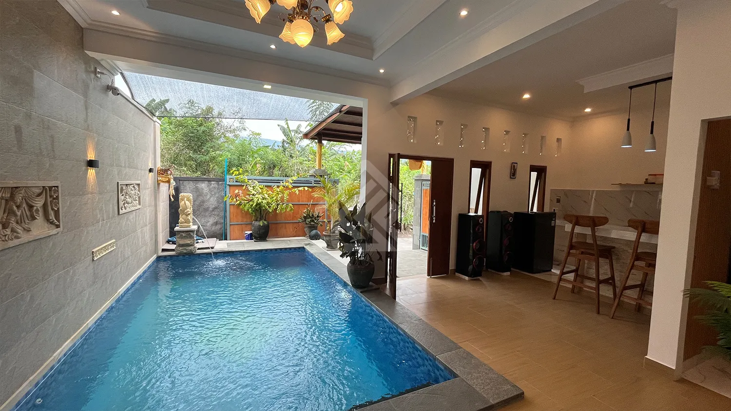 Rumah Dengan Kolam Renang di Kawasan Panji Anom - 5