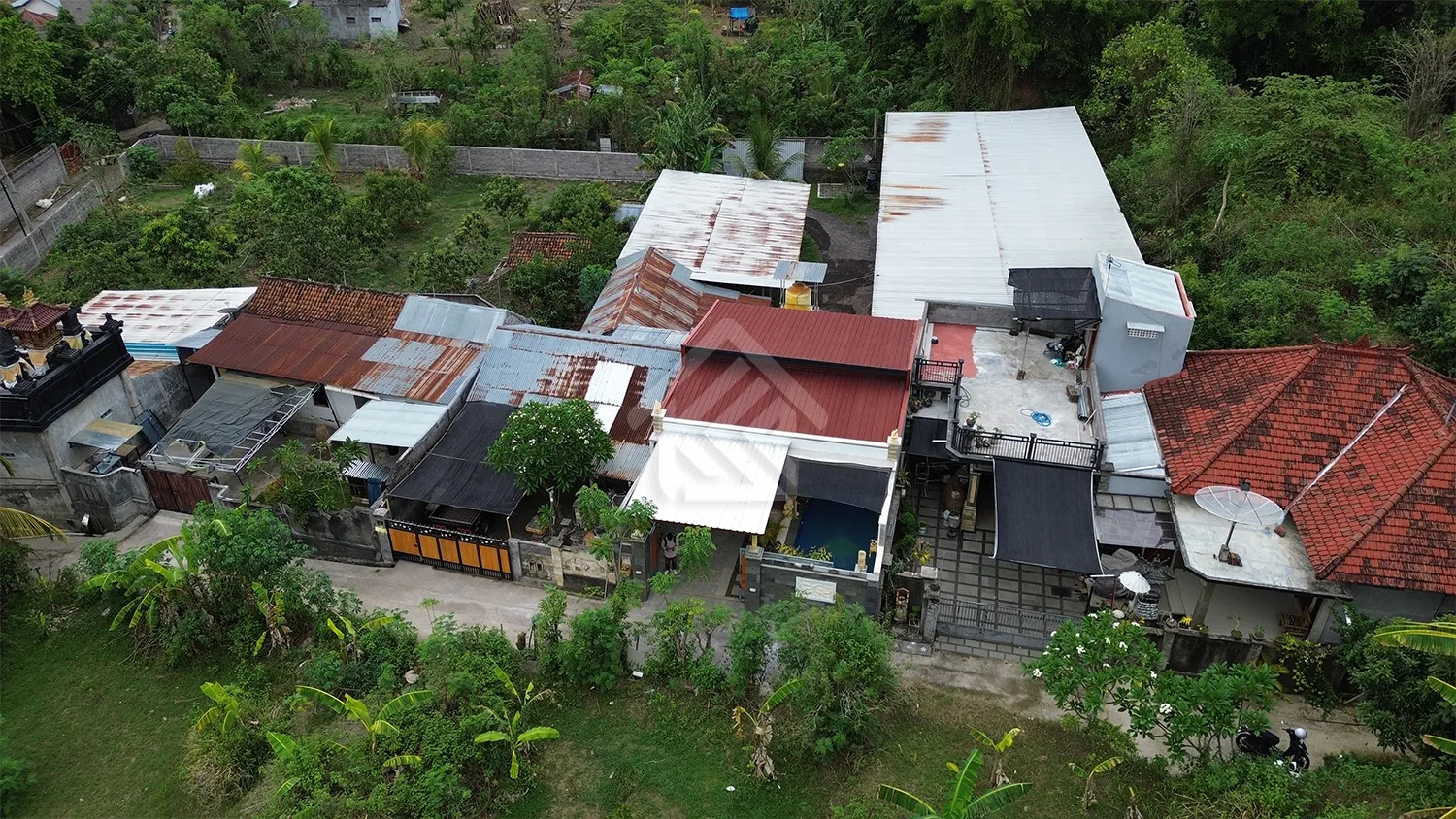 Rumah Dengan Kolam Renang di Kawasan Panji Anom - 8