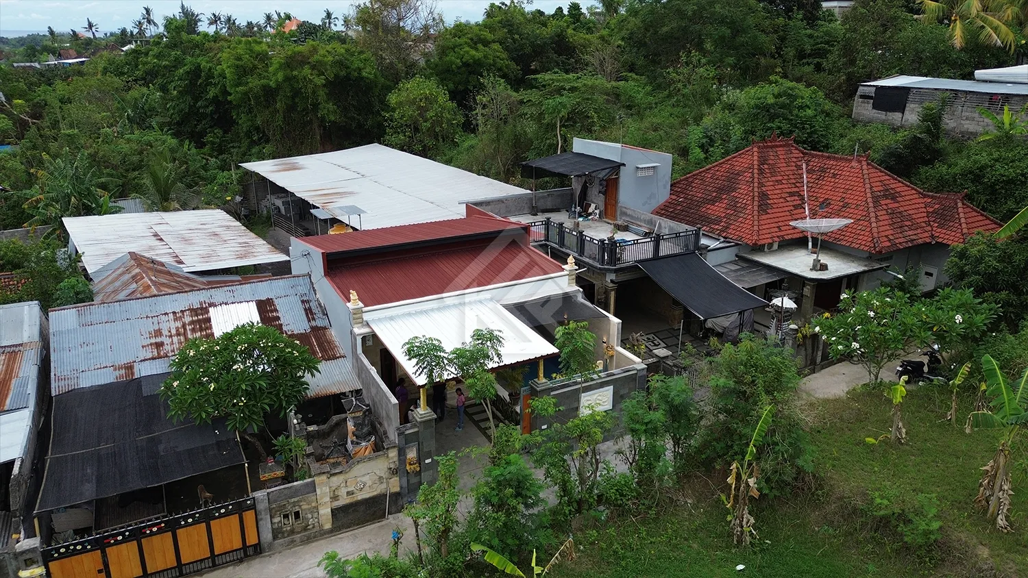 Rumah Dengan Kolam Renang di Kawasan Panji Anom - 9