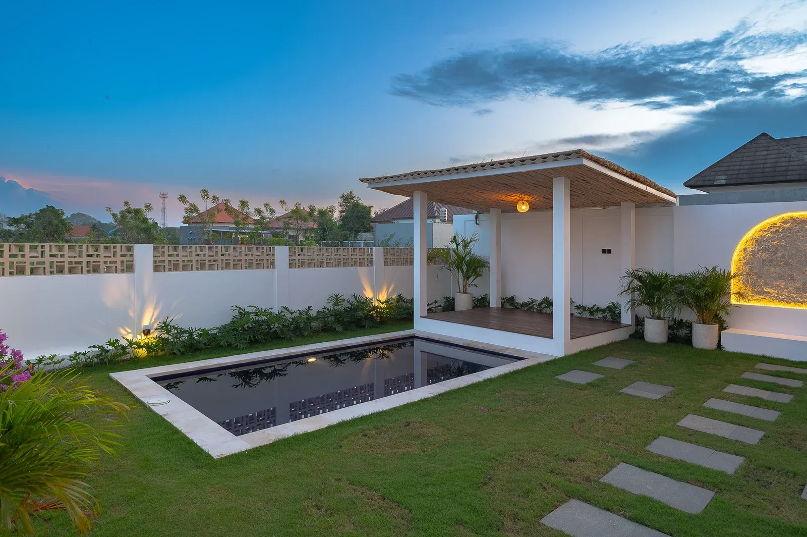 Villa Modern 2 Lantai Baru 5 Menit dari Lovina - 3